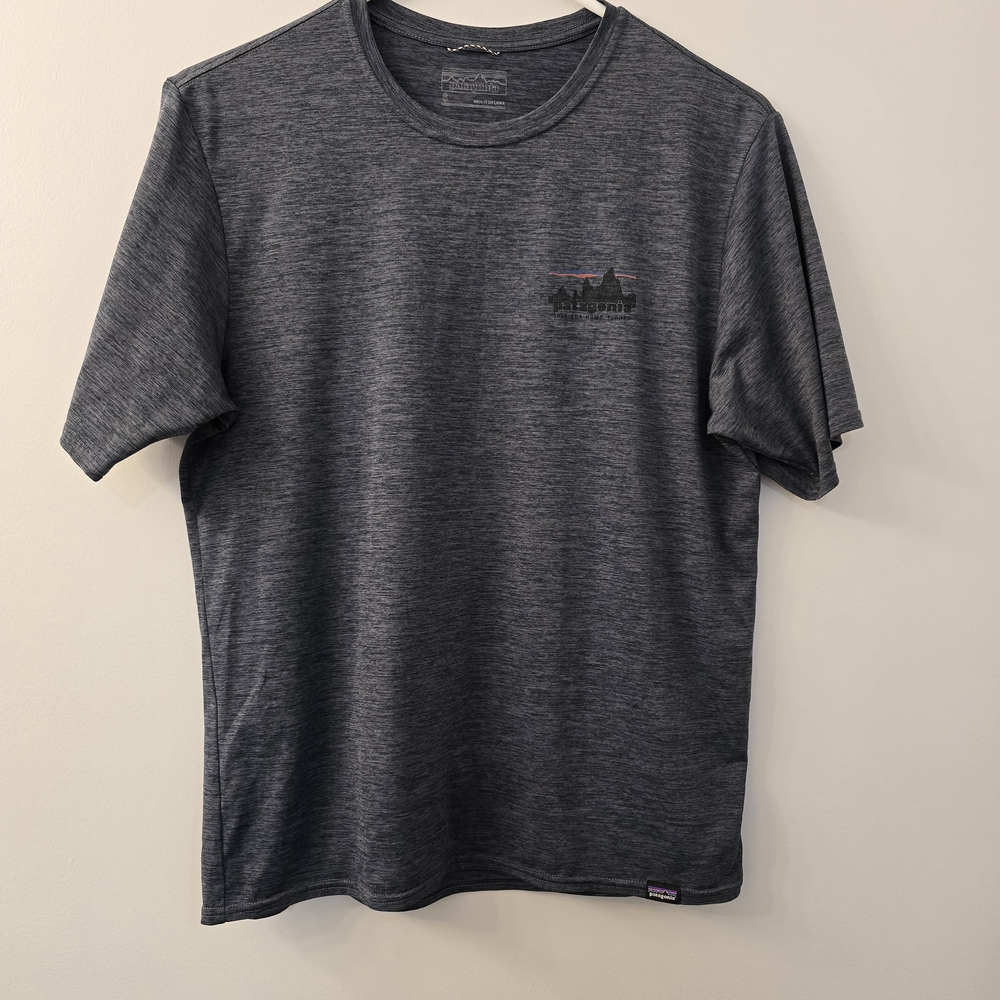 Like New Men's Patagonia Heathered Blue T-Shirt in Size Small